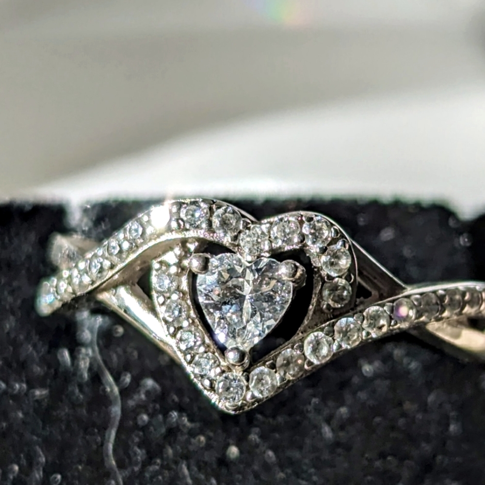Beautiful heart silver ring size 7